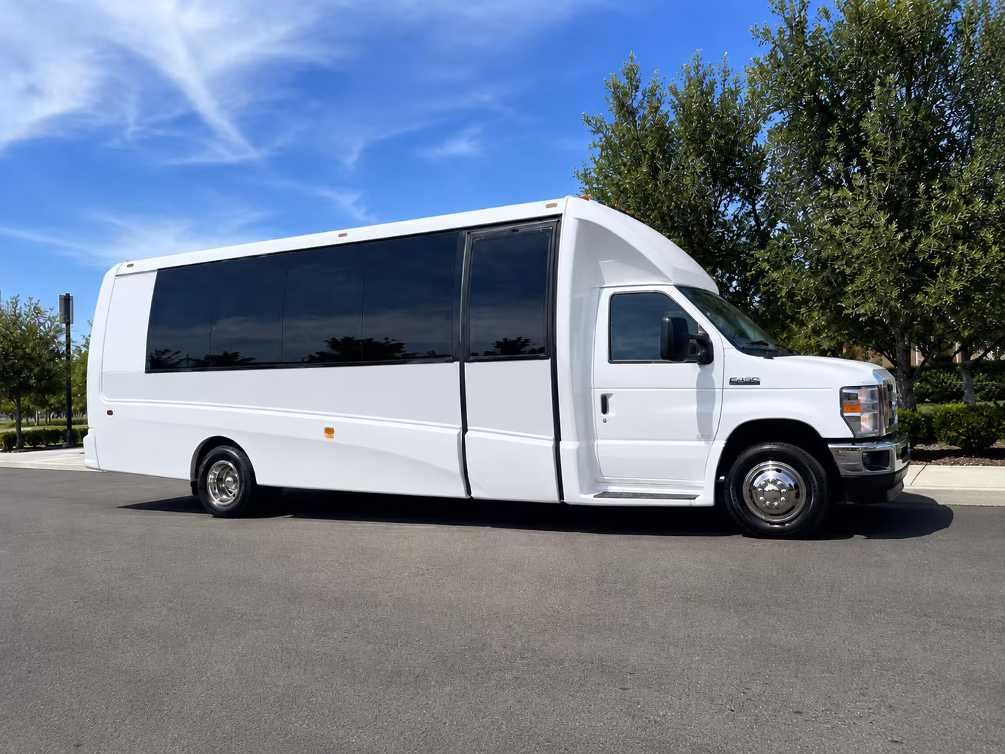 minibus rentals for small group wine tours in williamson county